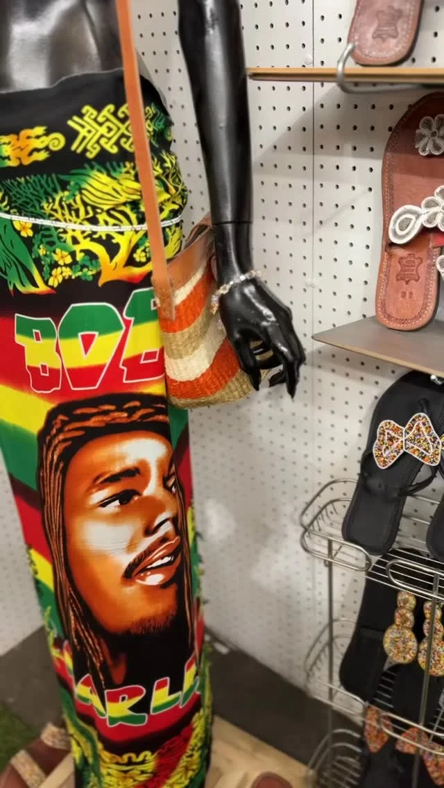 Handmade and full of style! @bulamucrafts brings genuine leather sandals, beaded necklaces, and brass earrings made to wear every day.

Find them at Queen Mary’s Market this weekend.

#yeg #yegcrafts #yegclothes #yegbusiness #yegstore #yegbusiness #yegmarket