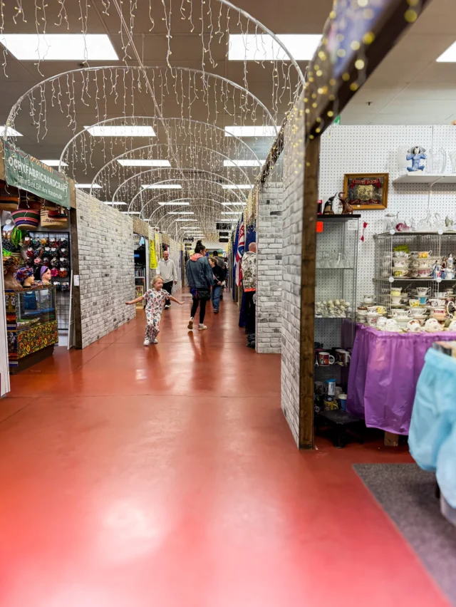 It’s almost MARKET WEEKEND! Bring the family for hours of fun! Eat, shop, and explore all from local businesses, artisans and makers! 

Open Saturday 10–6 and Sunday 11–6.

#yeg #yegbusiness #yegbiz #yegmarket #yeglocal #edmonton