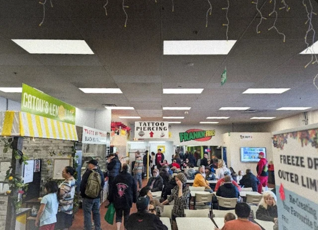 Queen Mary’s Market is a food lover’s paradise! 🍔 Skip the Thanksgiving leftovers and treat yourself to smash burgers, lemonade, fries, Chinese food, and so much more. See you this weekend! 

#yeg #yegbusiness #yegfoodie #yegbiz #yegmarket