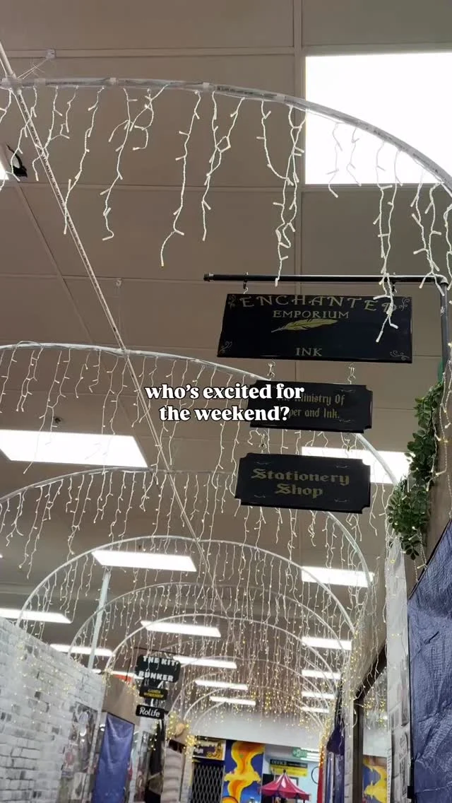 Can’t wait to see these arches filled with shoppers! 🛍️ It’s almost market weekend — don’t forget, Emeralda the Green Witch will be here Sunday for photos and Halloween fun! 💚🎃👻