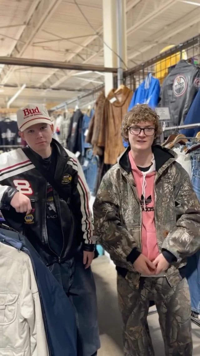 NEW VINTAGE VENDOR @jbthriftz x @3vanvintage 💪
They got all the vintage clothes you need to look fresh to death. Leather jackets, pants, hoodies, knits, fur and more. Catch them every weekend at Queen Mary’s Market!

#yeg #yegvintage #yegmarket #yegclothing #yegvintagemarket #yegvintageclothing