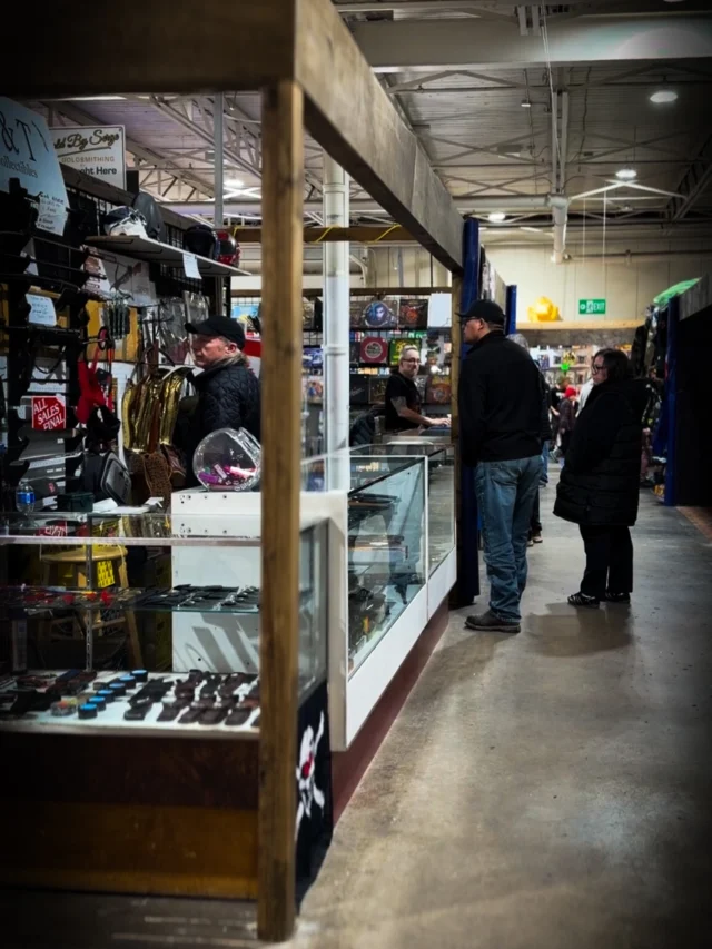 The entire market is open tomorrow! 🎉 Explore all 43,000 sq ft of fun and bring the whole family for hours of discovering, shopping, and good vibes at Queen Mary’s Market!