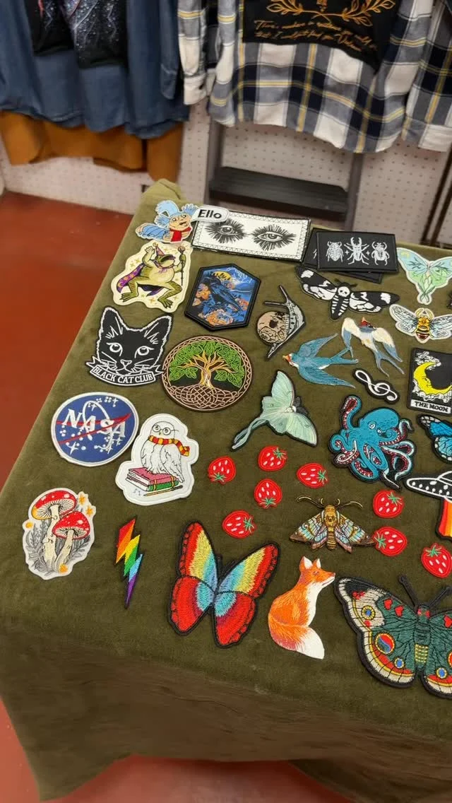 New at Queen Mary’s Market & Queen’s Court! 

Enchanted Threads is bringing custom flannels to the scene—designed your way, styled your way.

Commission a flannel made with your fave band, artist, or pop culture design. They’re open during Queen’s Court and Queen Mary’s Market!

#yeg #yegmarket #yegartist #yegbusiness